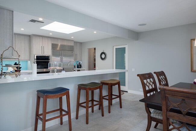 Building Photo - 66 Dartmouth Dr