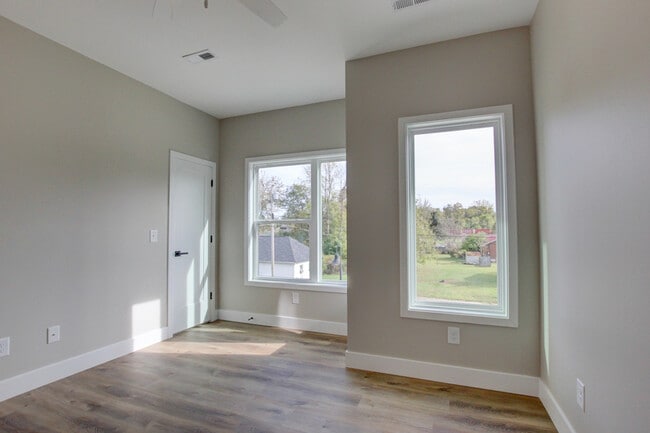 Building Photo - 238 3rd St