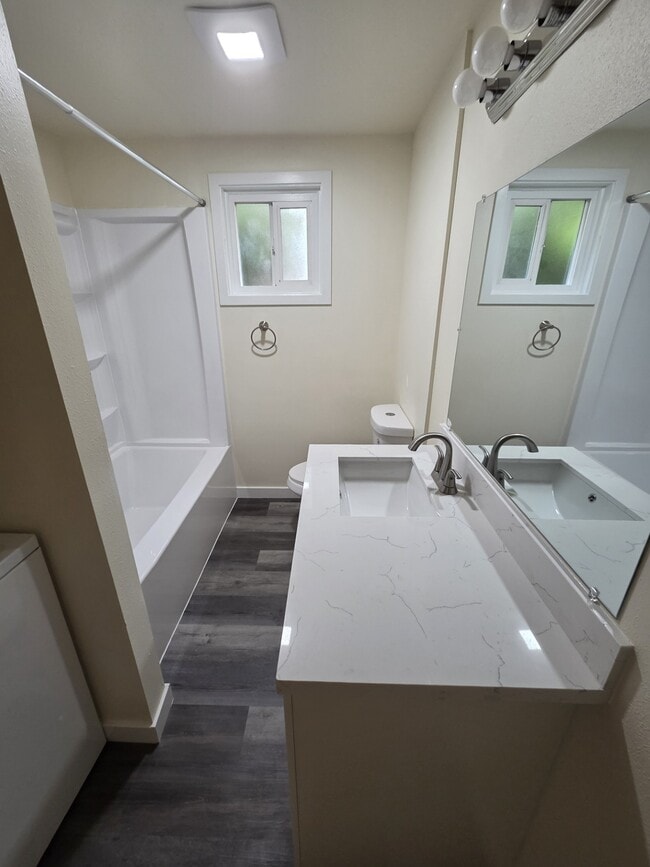 Building Photo - 2105 10th Ave W