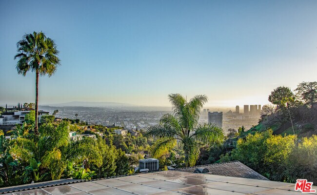 Building Photo - 9265 Thrush Way