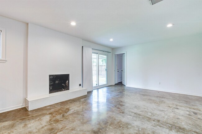 Building Photo - 1202 Shadeland Dr