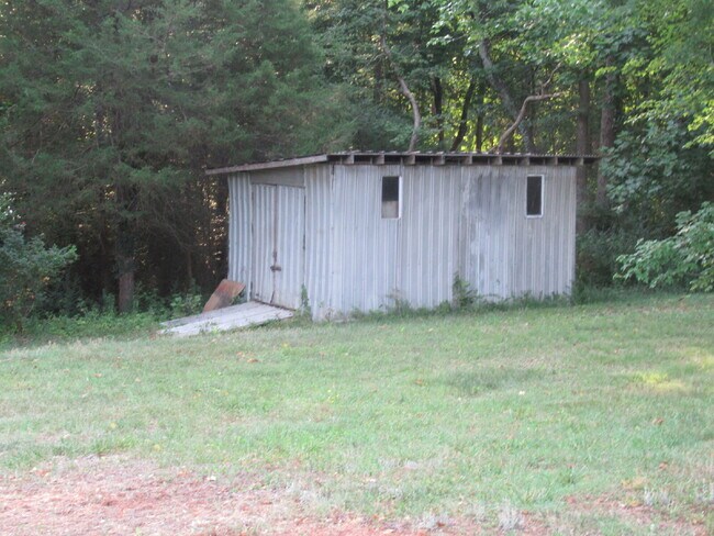 Building Photo - Move-In Ready 3-Bedroom Home in North Lincoln School District!