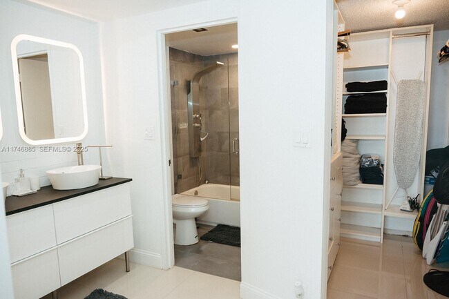 Building Photo - 3725 S Ocean Dr