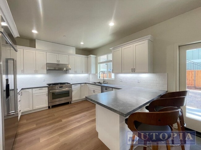 Building Photo - ROOM FOR RENT: Gorgeous, NEW Construction in Desirable, Sunny Prospect Heights!  Co-signers Accep...