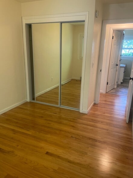 Building Photo - 833 SE 80th Ave