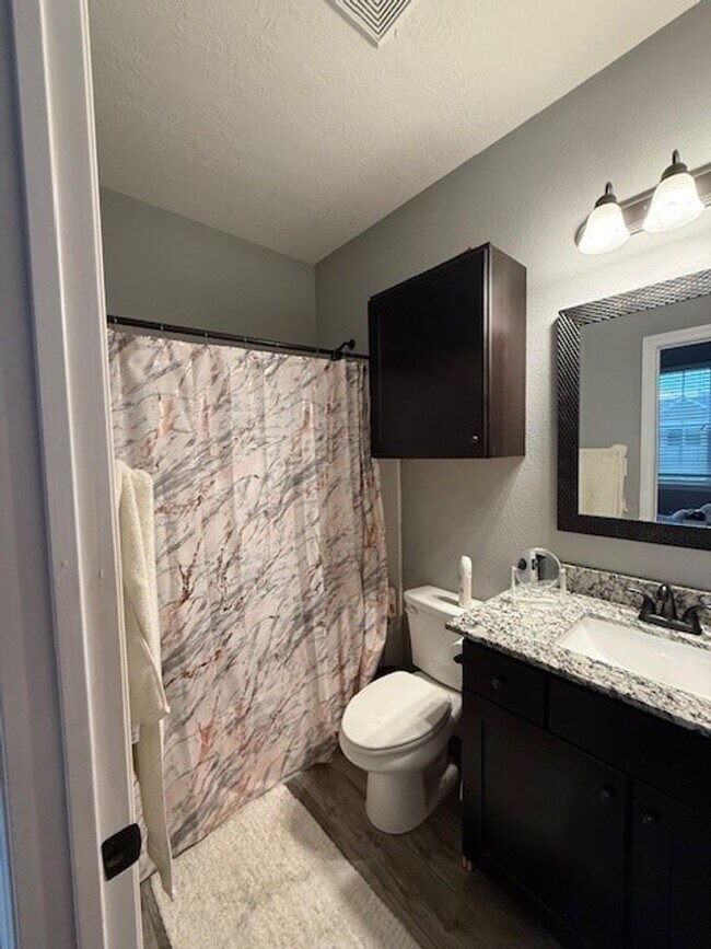 Building Photo - 324