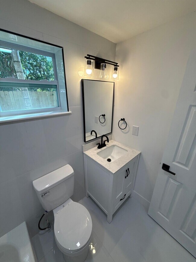 Building Photo - 1282 NW 35th St