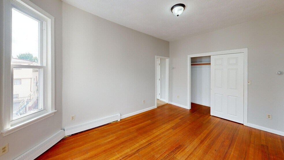 Building Photo - 165 Hichborn St