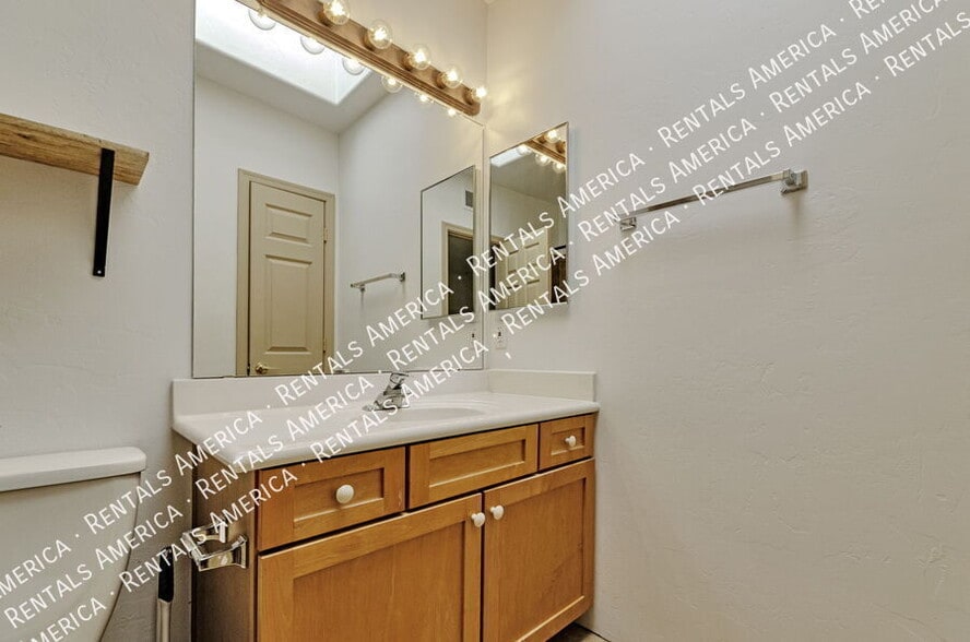 Building Photo - 2974 N Cardell Cir