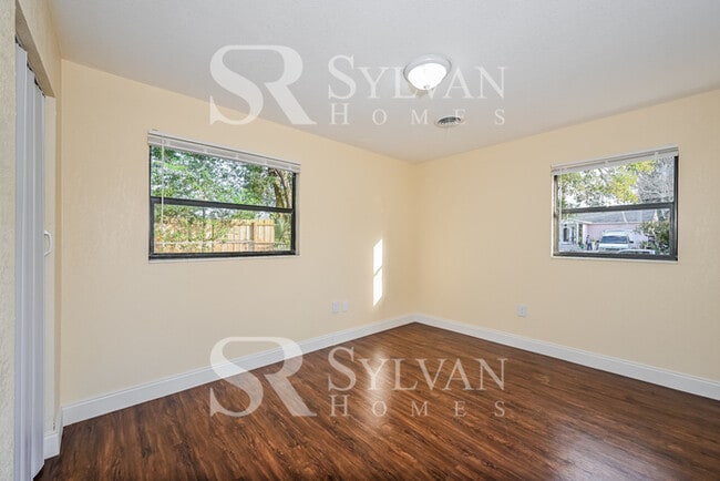 Building Photo - Prepare to be impressed by this 3 bedroom,...