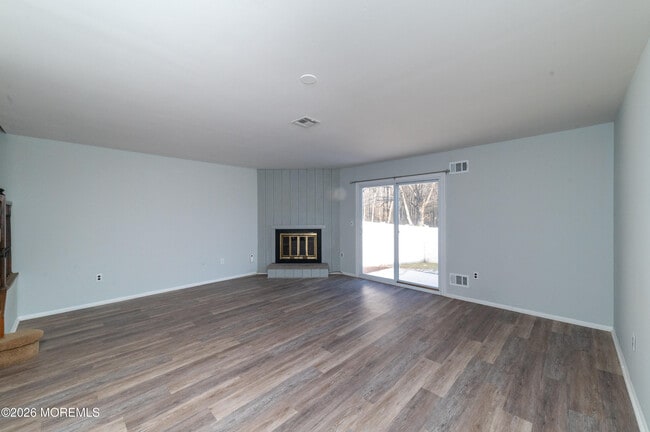 Building Photo - 30 Knoll Ct