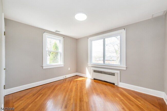 Building Photo - 305 Quaker Church Rd