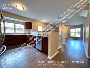 Building Photo - 44 Adelaide-