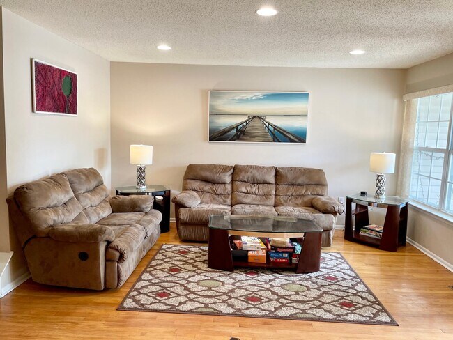 Building Photo - 102 Falcongate Dr