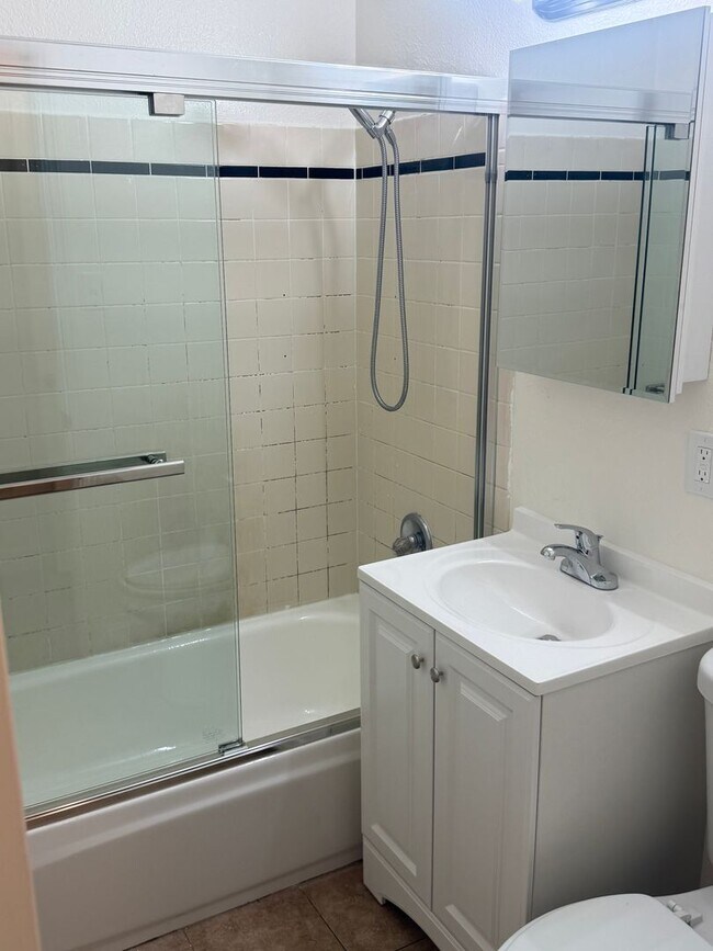 Building Photo - Fully Remodeled 3 Bed / 2.5 Bath Home in Hayward's Cherryland Neighborhood