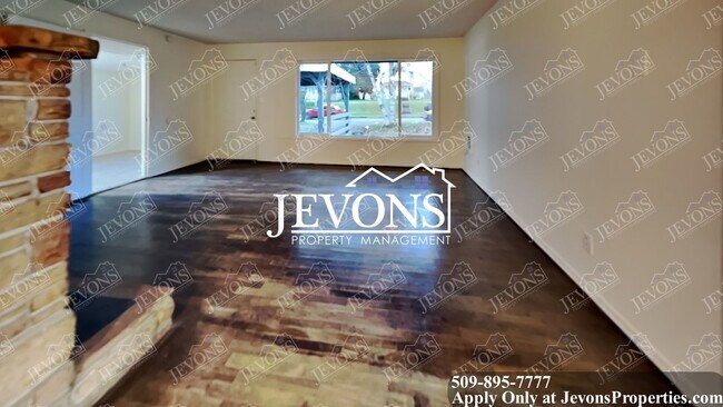 Building Photo - 50% off on the first full month's rent if the move-in occurs by 5/31.