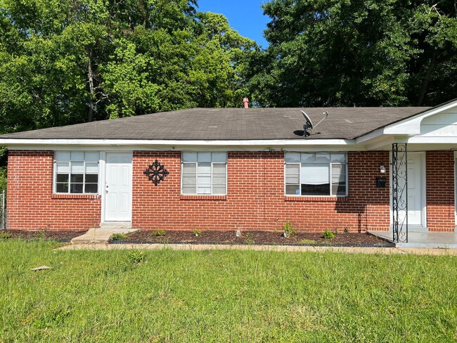 Building Photo - Delightful 3-Bedroom Duplex