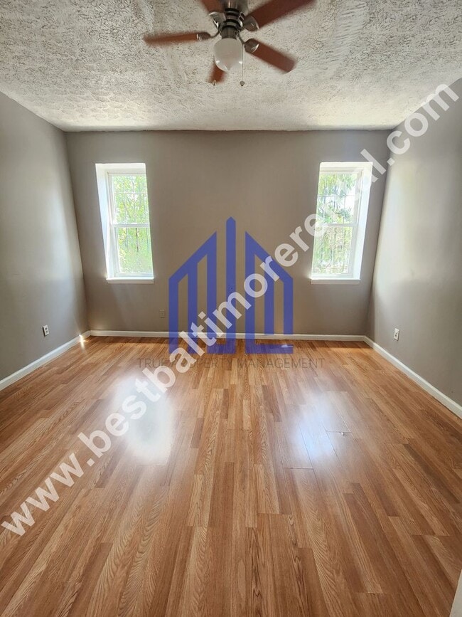 Building Photo - Spacious 3 Bedroom in East Baltimore