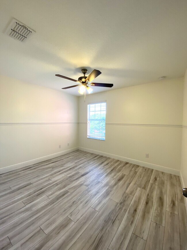 Building Photo - 3050 Rodrick Cir