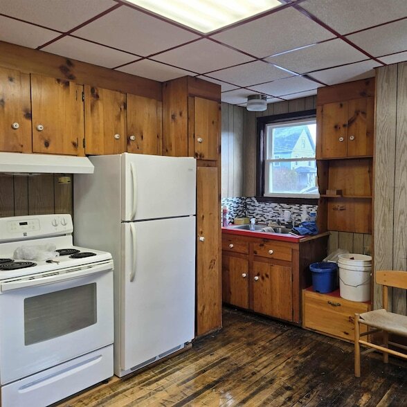 Building Photo - 13 Forest St