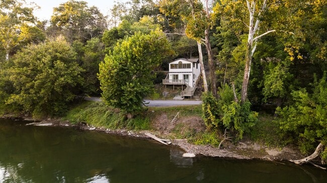 Building Photo - 730 Bennys Bch Rd