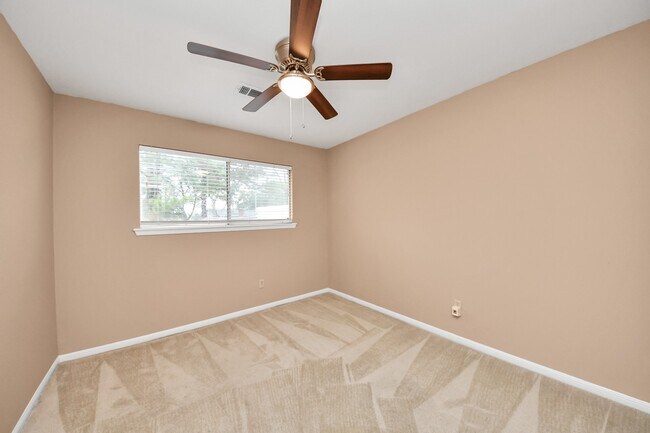 Building Photo - 15126 Trailside Dr