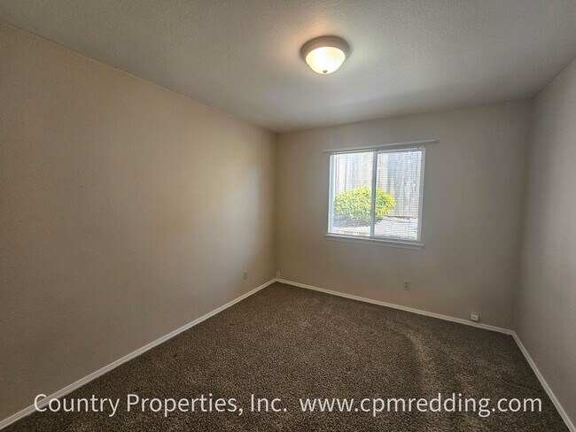 Building Photo - Light & Bright 3-Bedroom House in Ravenwood Subdivision Coming Available Early May!