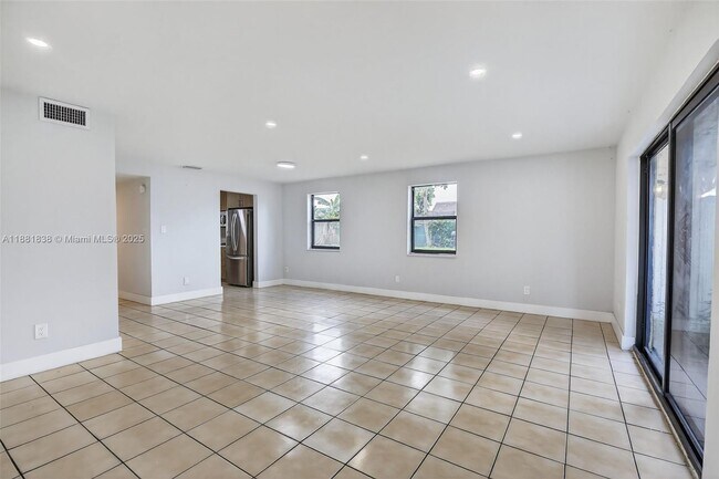 Building Photo - 1721 SW 40th Terrace