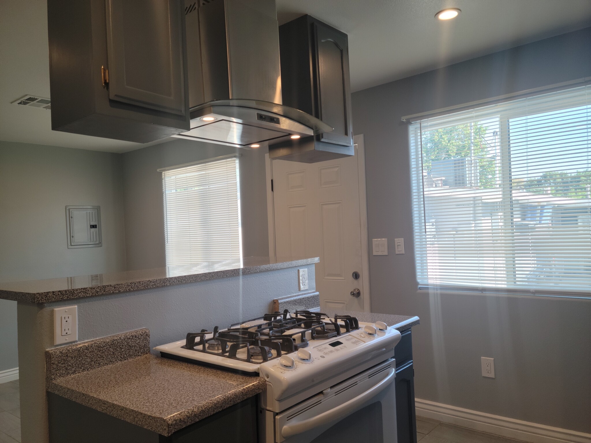 Building Photo - 19449 Ingomar St