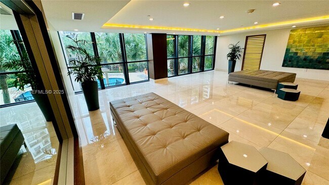 Building Photo - 540 Brickell Key Dr