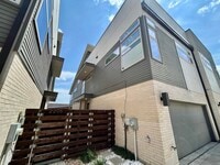 Building Photo - 2204 Lola Ct