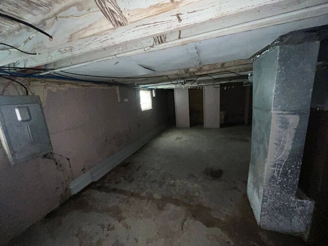 Building Photo - 802 N 71st St