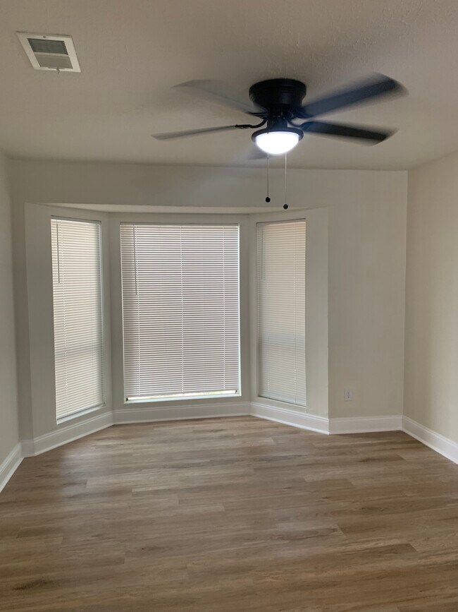 Building Photo - 524 Warm Springs Cir