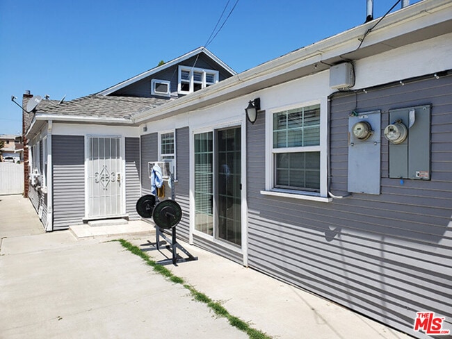 Building Photo - 142 Serrano Ave