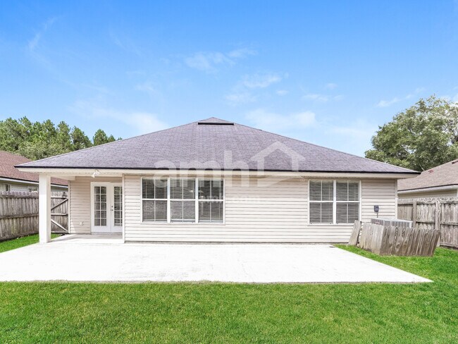 Building Photo - 96687 Commodore Point Dr