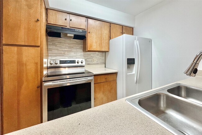 Building Photo - 3075 Walnut Bend Ln