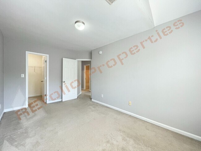 Building Photo - 2452 Bay Harbor Dr