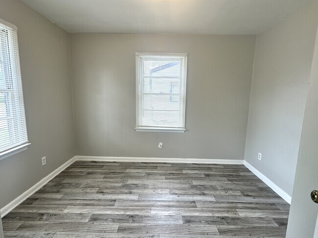 Building Photo - 825 Bethune St