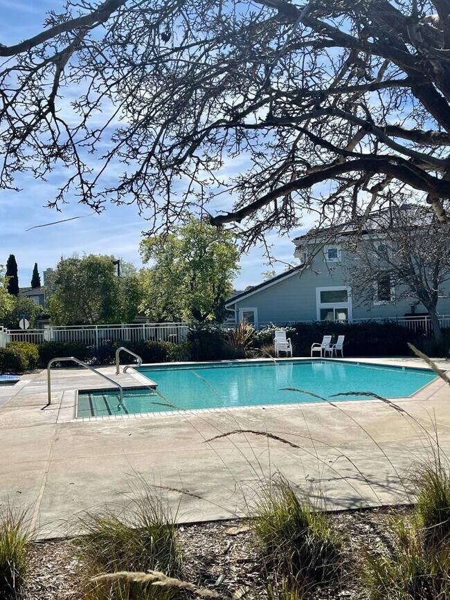 Building Photo - 509 Breakwater Dr