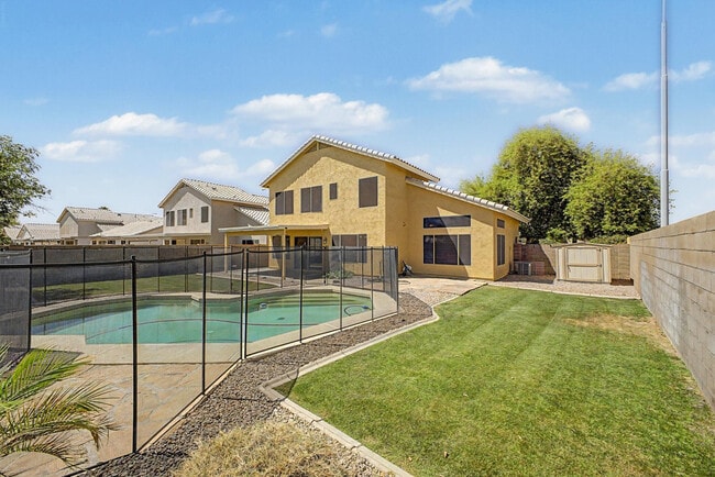 Building Photo - 1513 W Lark Dr