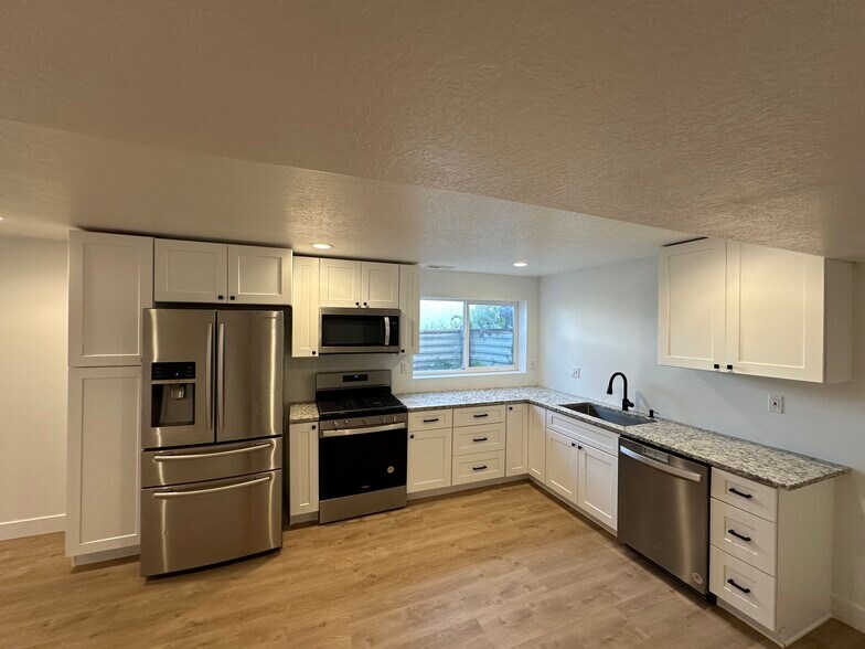 Building Photo - 2906 S 1550 W