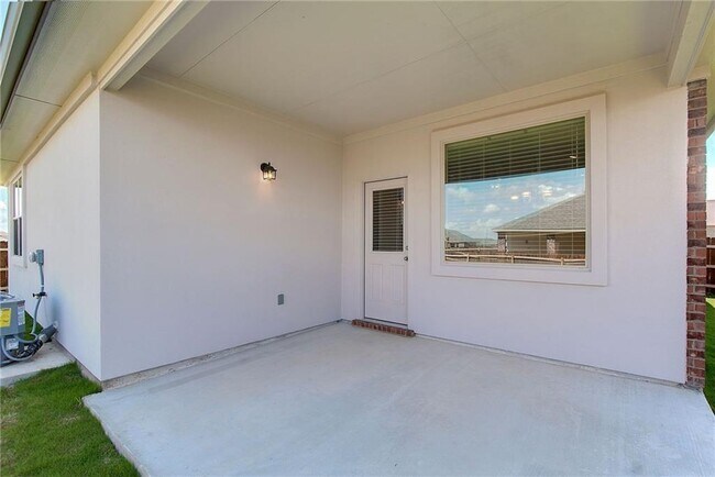 Building Photo - 18521 Urbano Dr