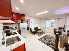 Building Photo - 2249 Seaview Ave