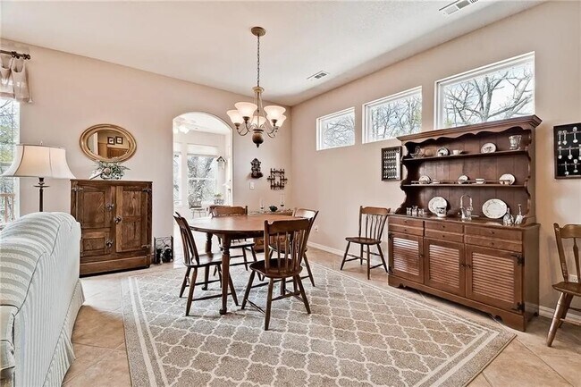 Building Photo - 15 Glenbrook Ln