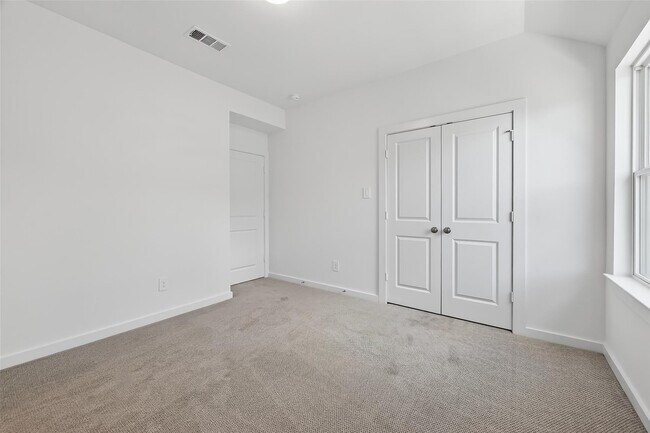 Building Photo - 3222 Kindred Wy