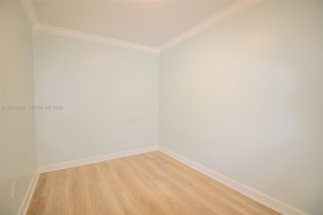 Building Photo - 10365 N Kendall Dr