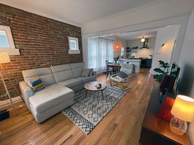 Building Photo - STUNNING Updated Bungalow Home in the West Highlands- Available 8/5!