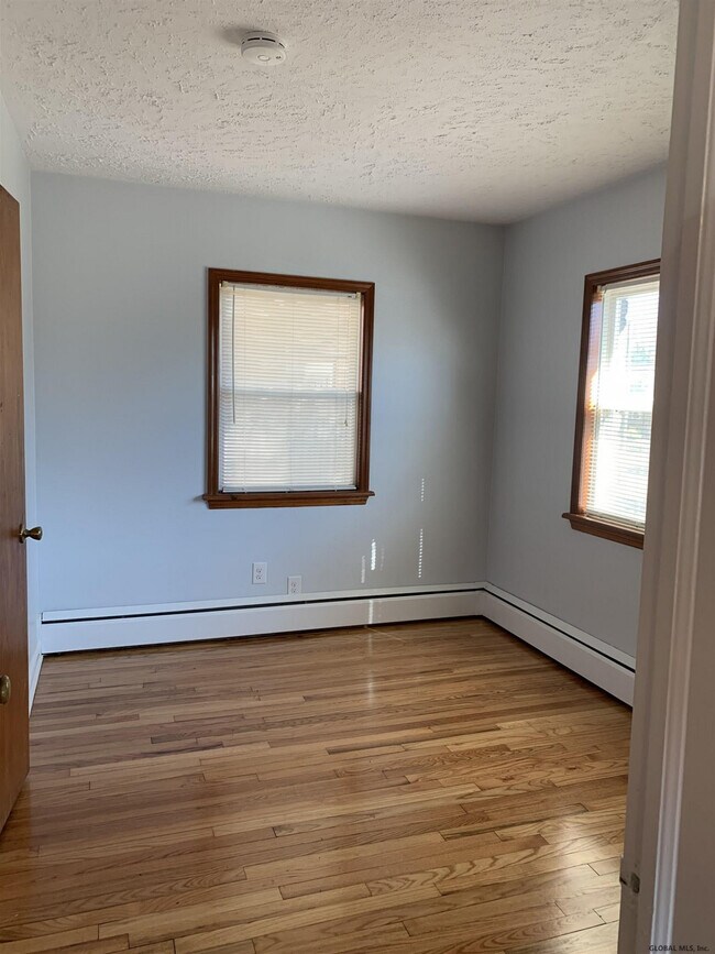 Building Photo - 2 Kimberly St