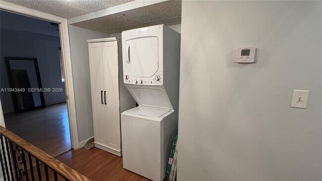 Building Photo - 808 NE 27th Ave