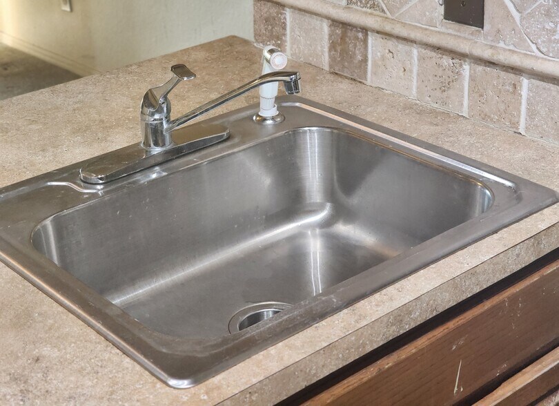 Building Photo - 14427 N Pennsylvania Ave